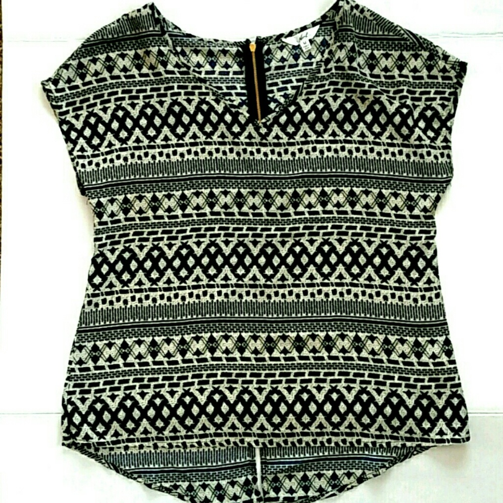Norah High Low Slit Zipper Back Sleeveless Shirt